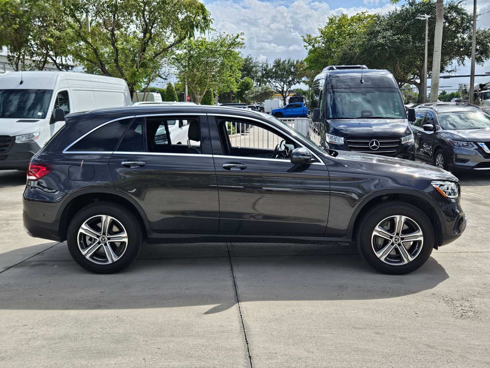 2022 Mercedes Benz GLC 300 photo 2