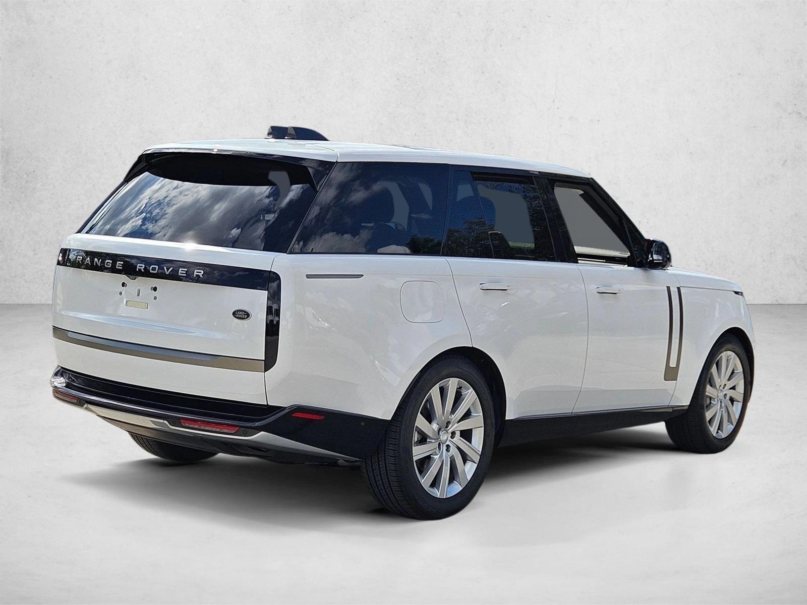 2023 Land Rover Range Rover SE photo 4