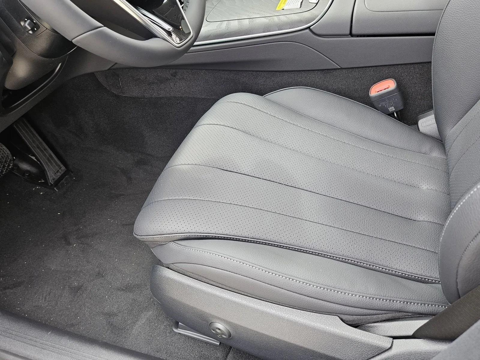 2026 Mercedes Benz E 350 Sedan photo 4