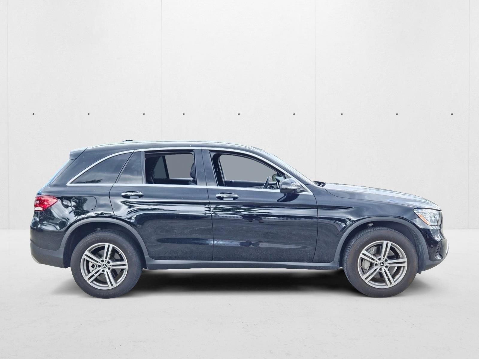 2022 Mercedes Benz GLC 300 photo 2