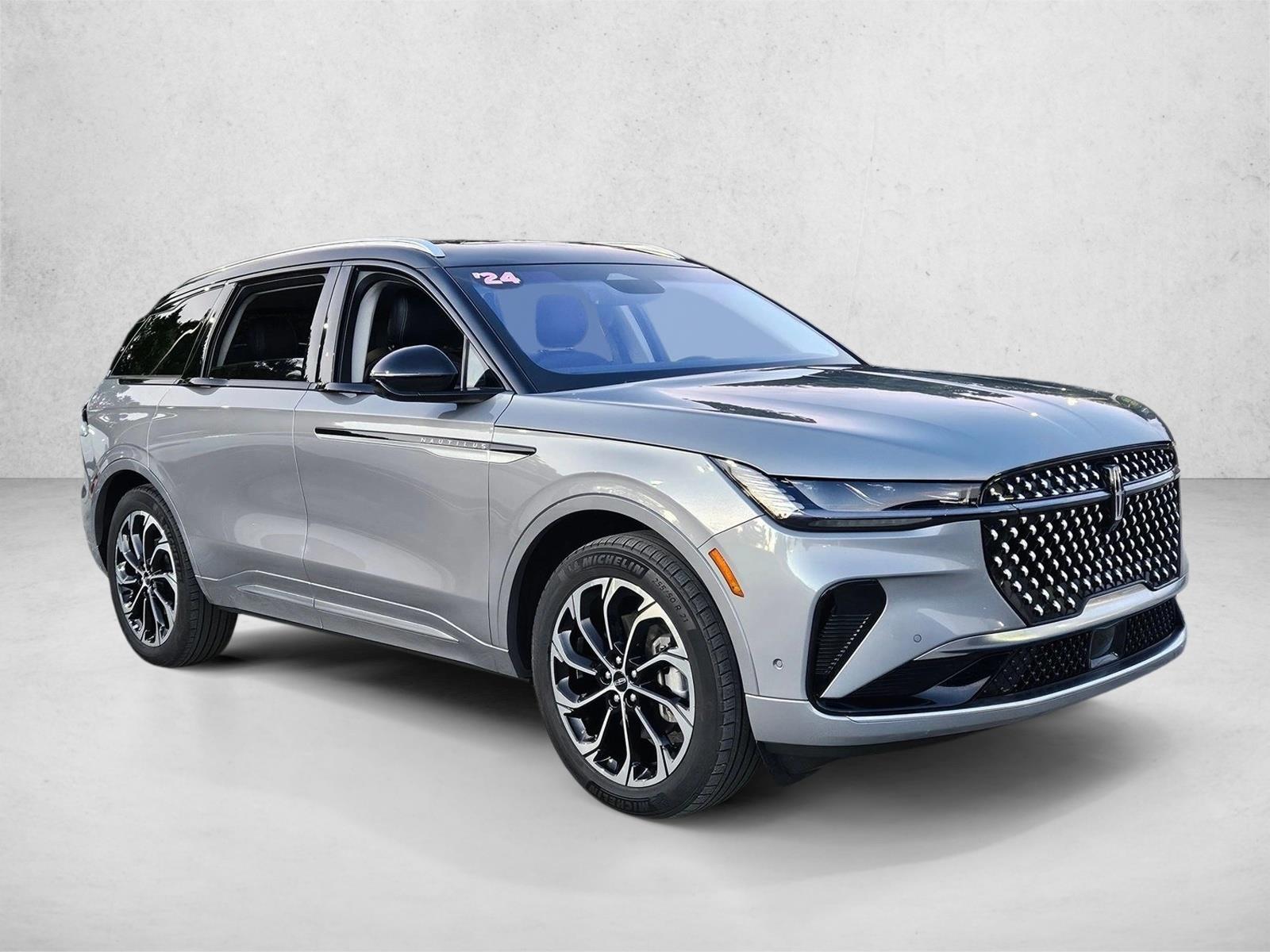 2024 Lincoln Nautilus Reserve photo 3