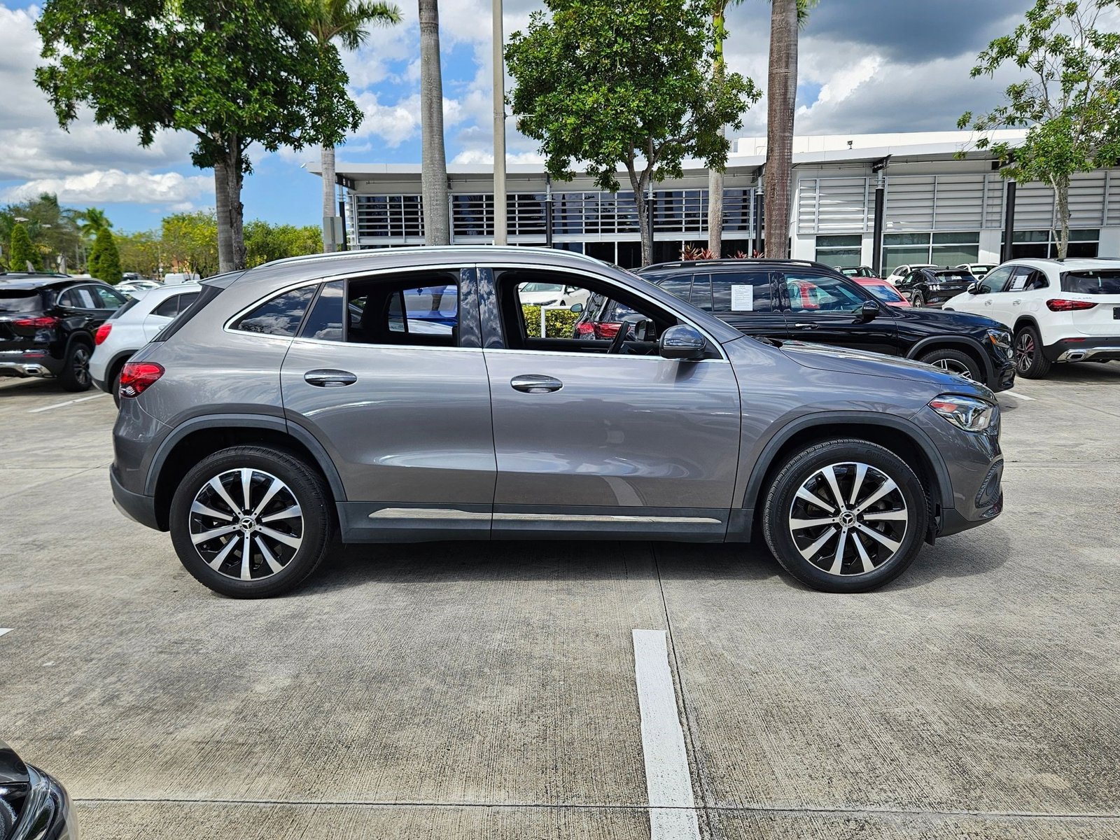 2023 Mercedes Benz GLA 250 photo 4