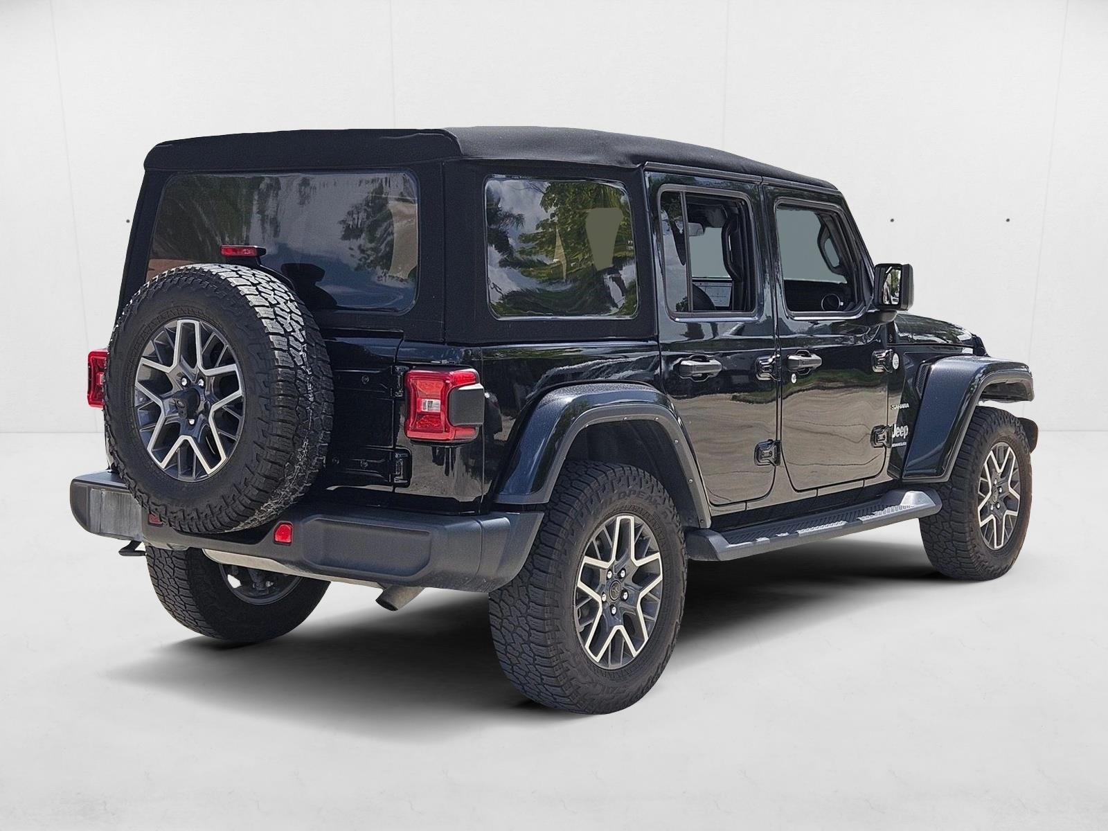 2024 Jeep Wrangler Sahara photo 4