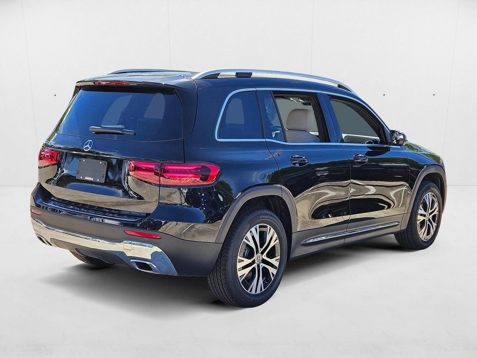 2025 Mercedes Benz GLB 250 photo 2