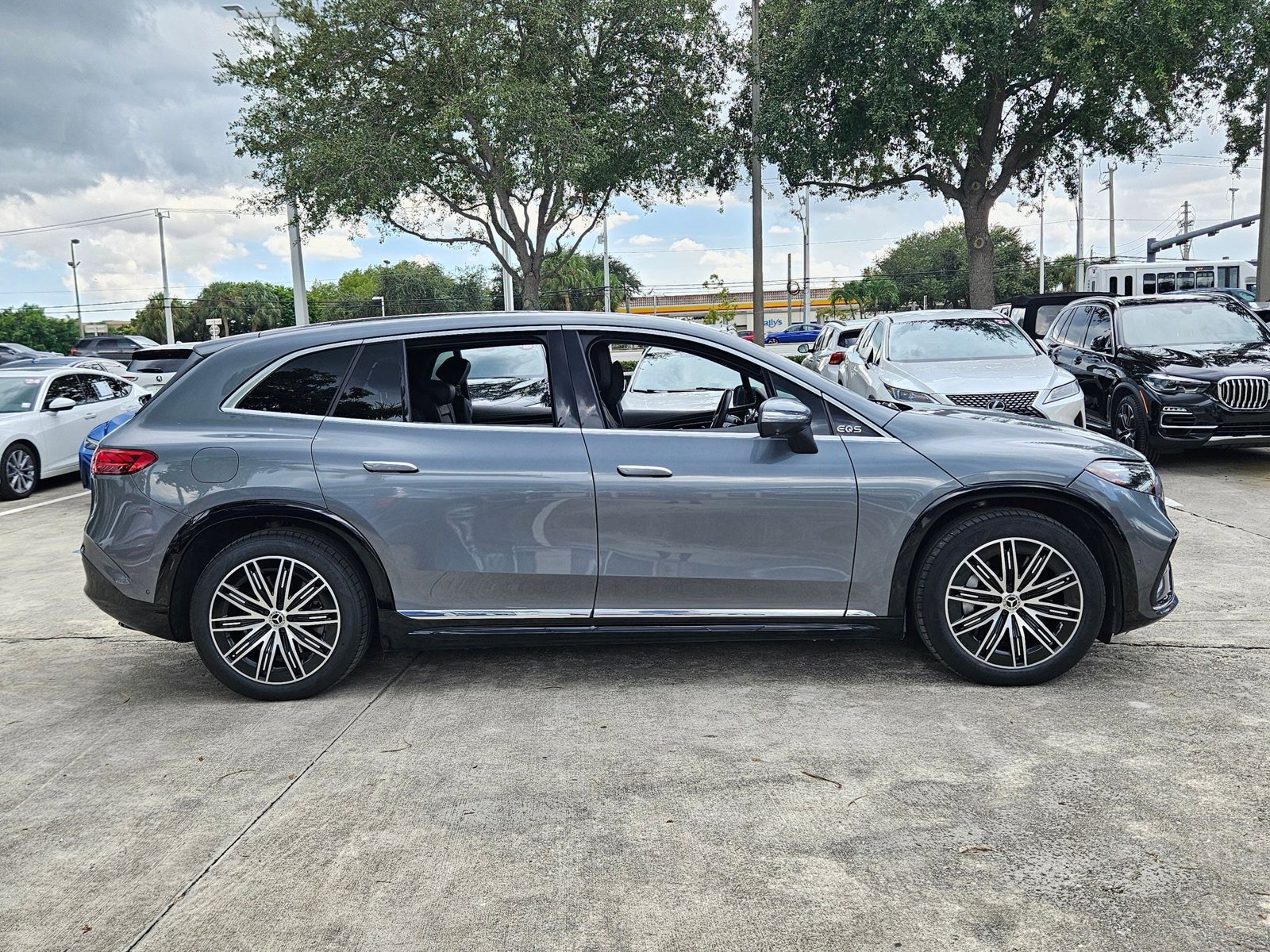 2023 Mercedes Benz EQS SUV 580 4MATIC photo 4