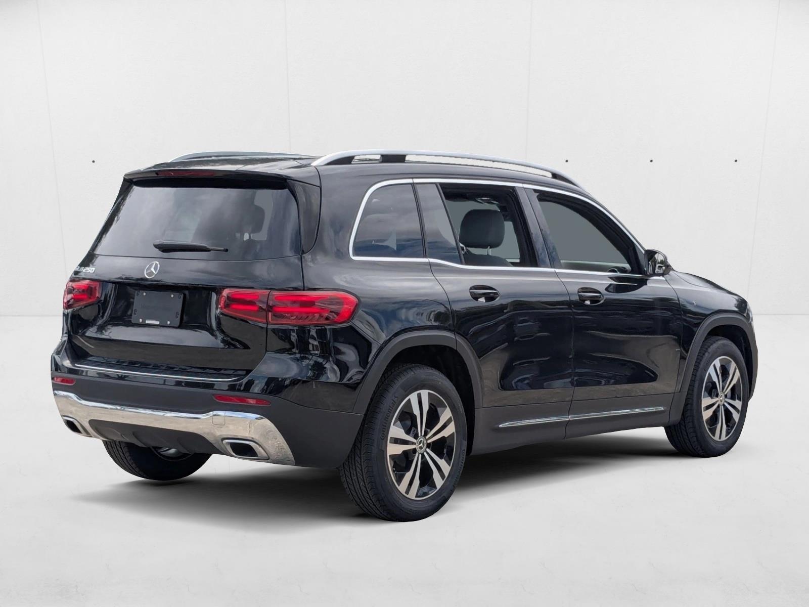 2026 Mercedes Benz GLB 250 photo 2