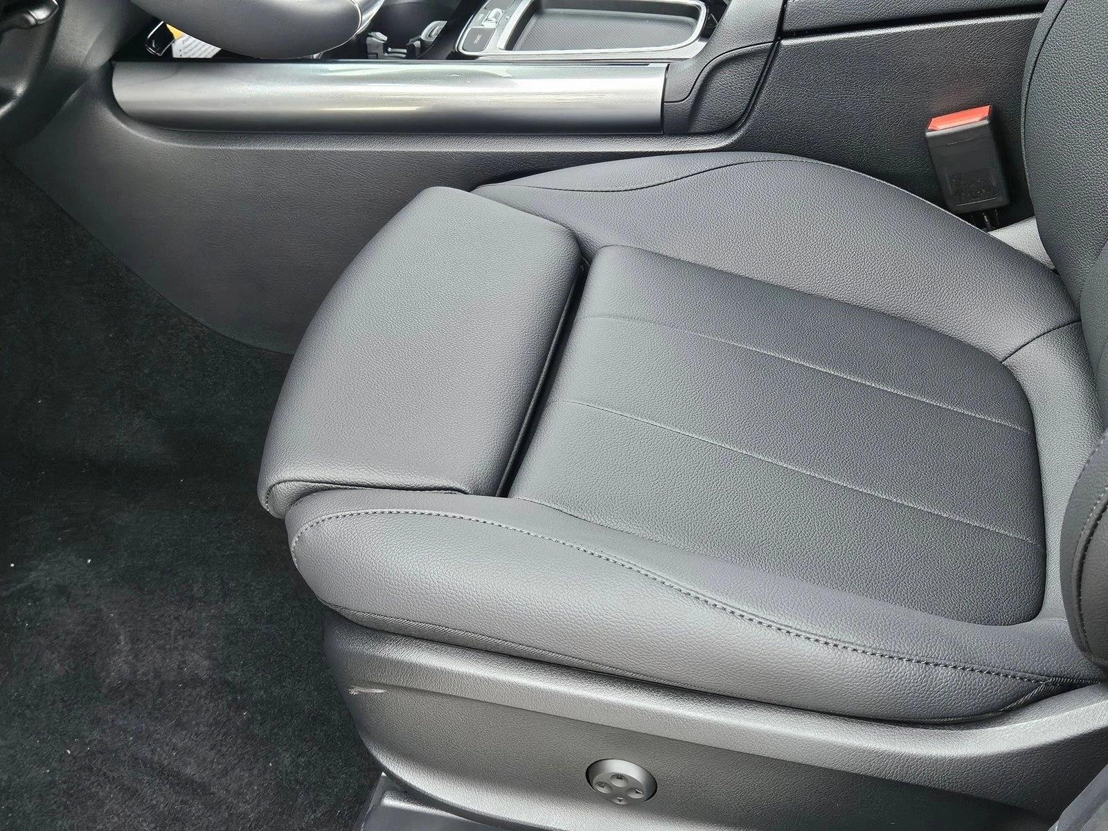 2026 Mercedes Benz GLA 250 photo 4