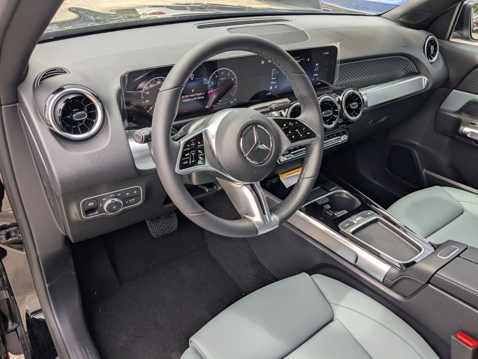 2026 Mercedes Benz GLB 250 photo 3