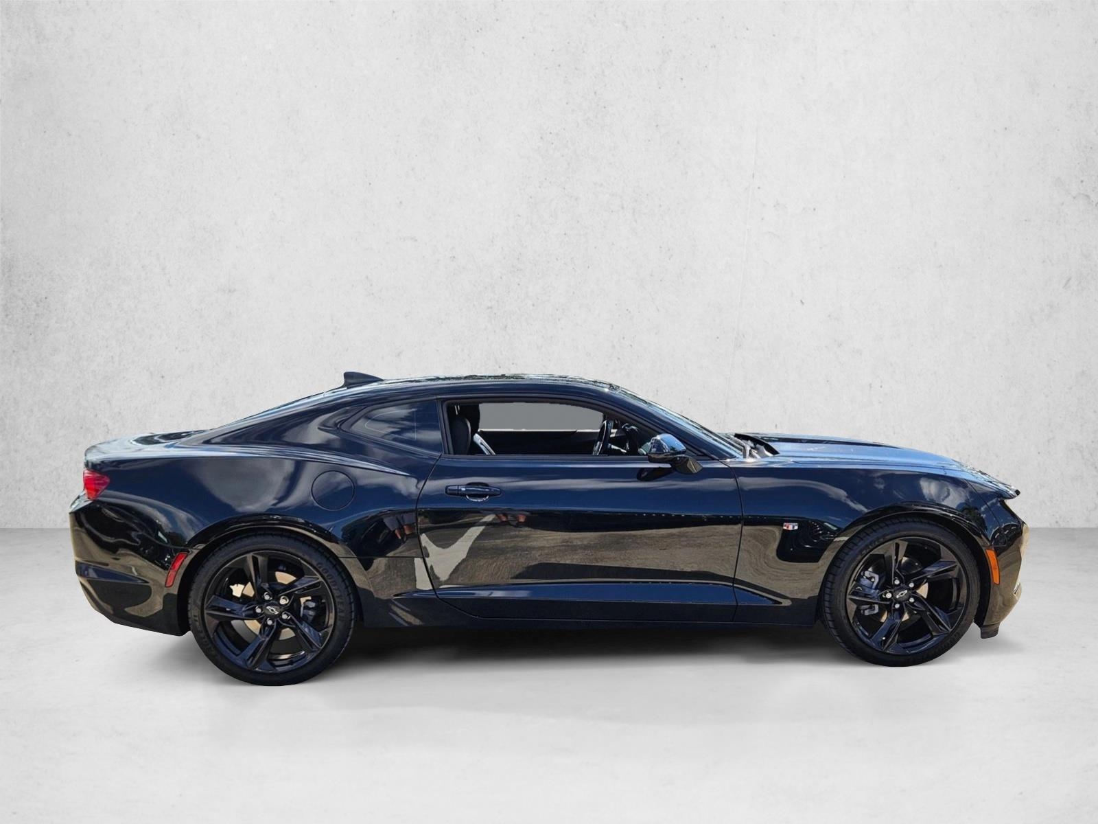 2023 Chevrolet Camaro 2LT photo 4