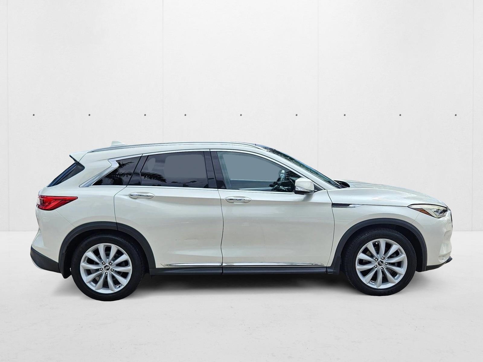 2019 Infiniti QX50 Essential photo 4