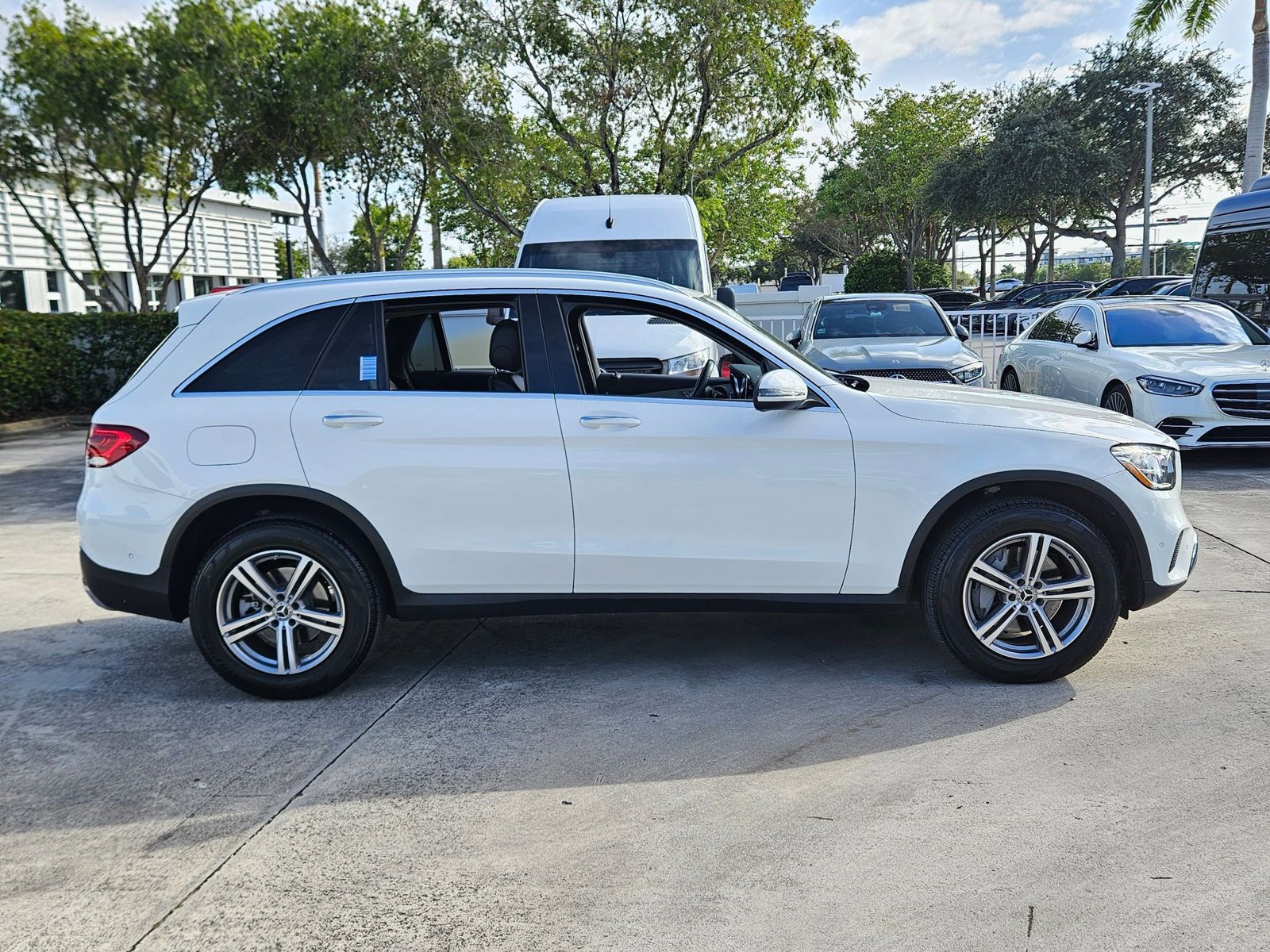 2021 Mercedes Benz GLC 300 photo 2