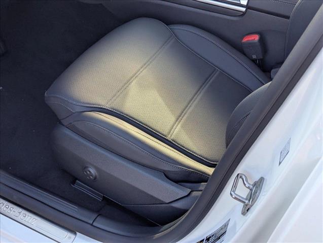 2025 Mercedes Benz C 300 Sedan photo 4