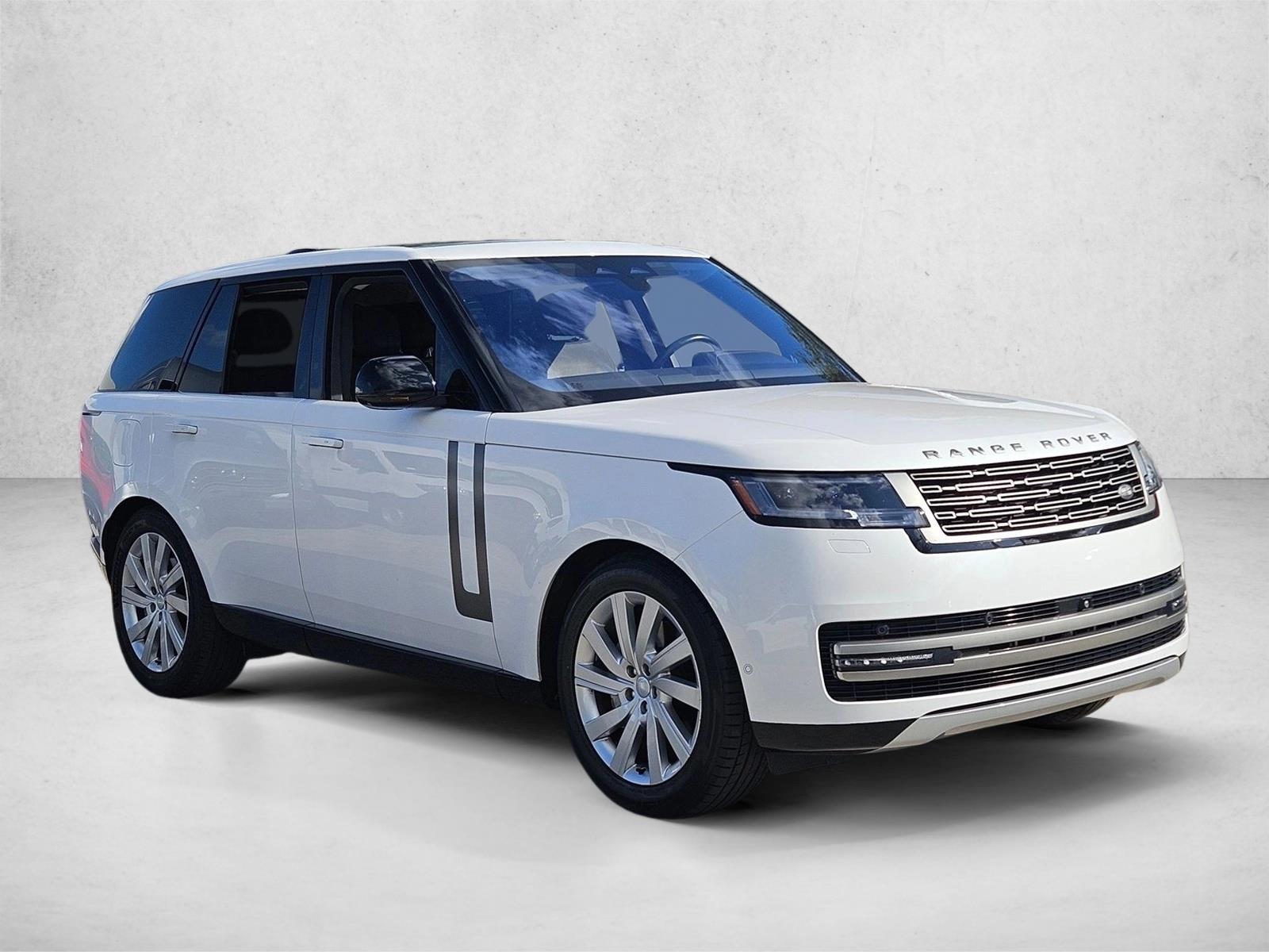 2023 Land Rover Range Rover SE photo 3
