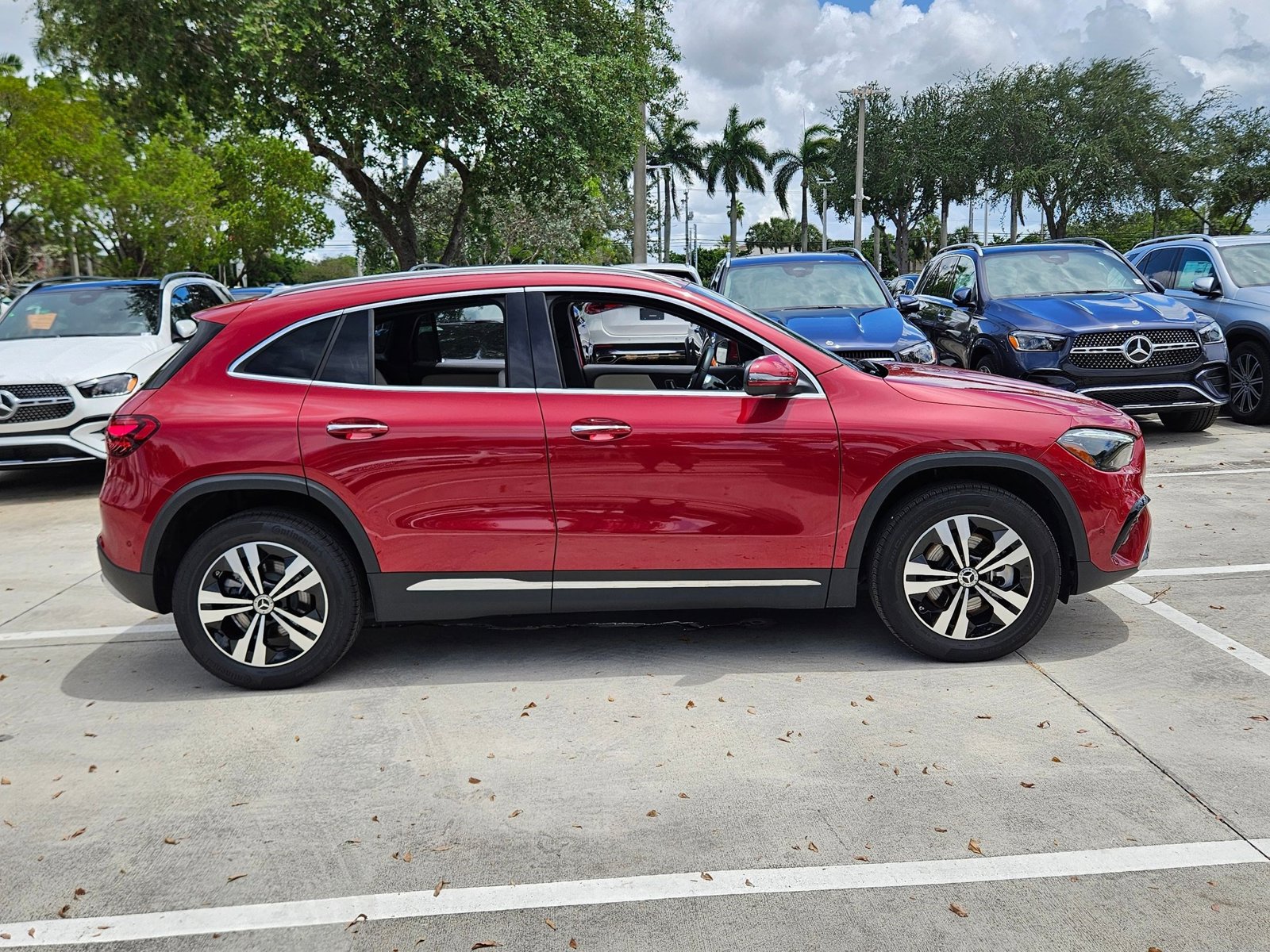 2025 Mercedes Benz GLA 250 photo 4