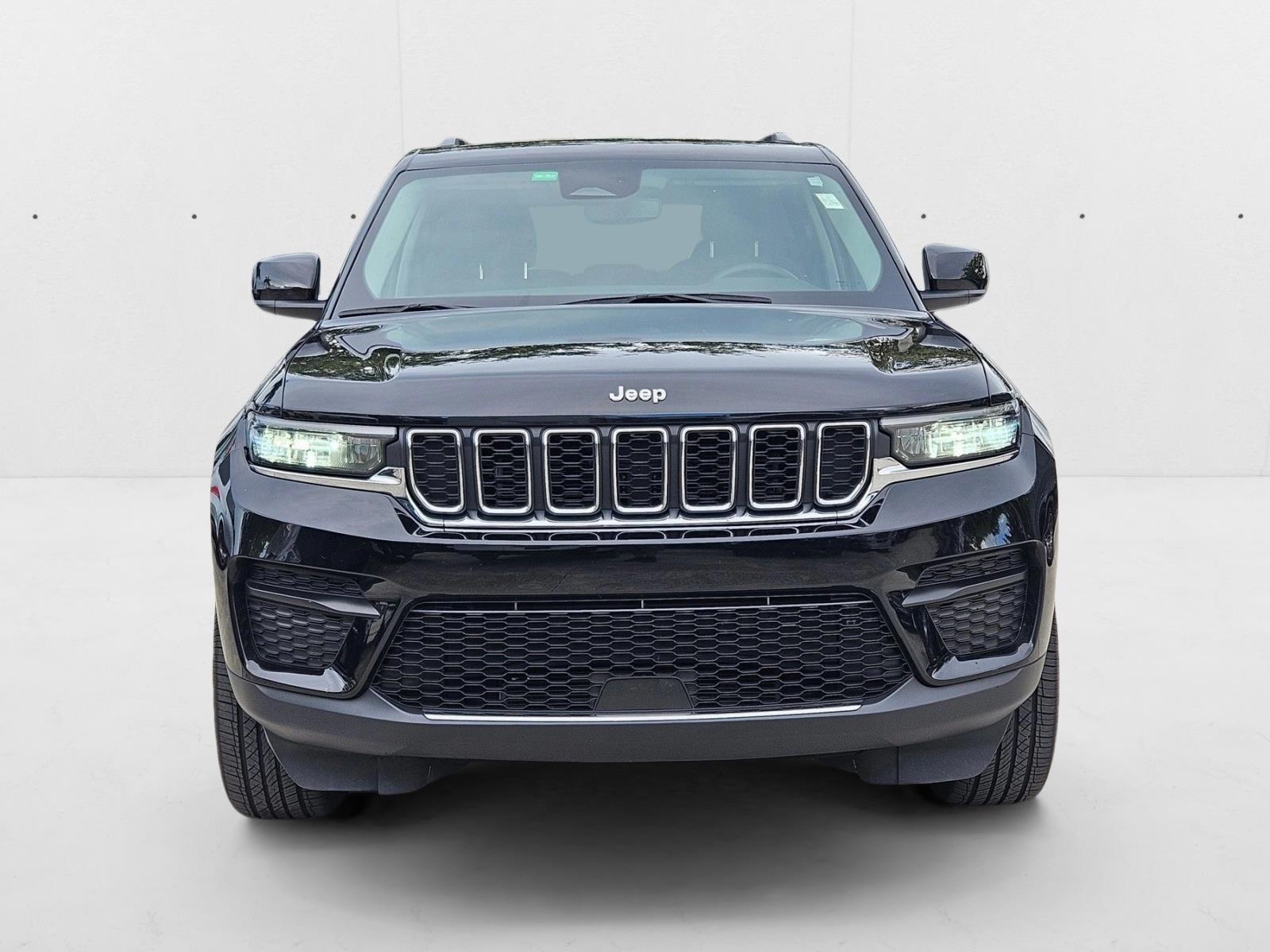 2023 Jeep Grand Cherokee Laredo photo 2