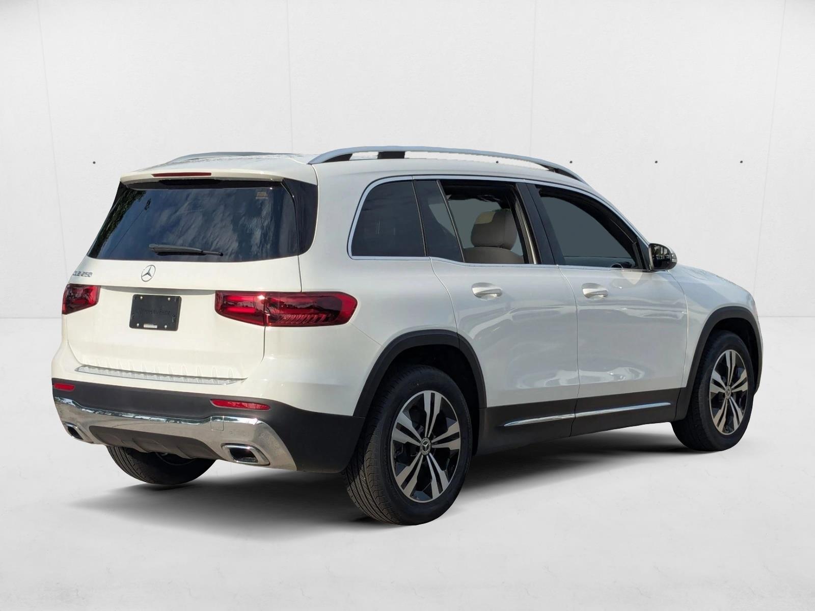 2026 Mercedes Benz GLB 250 photo 2
