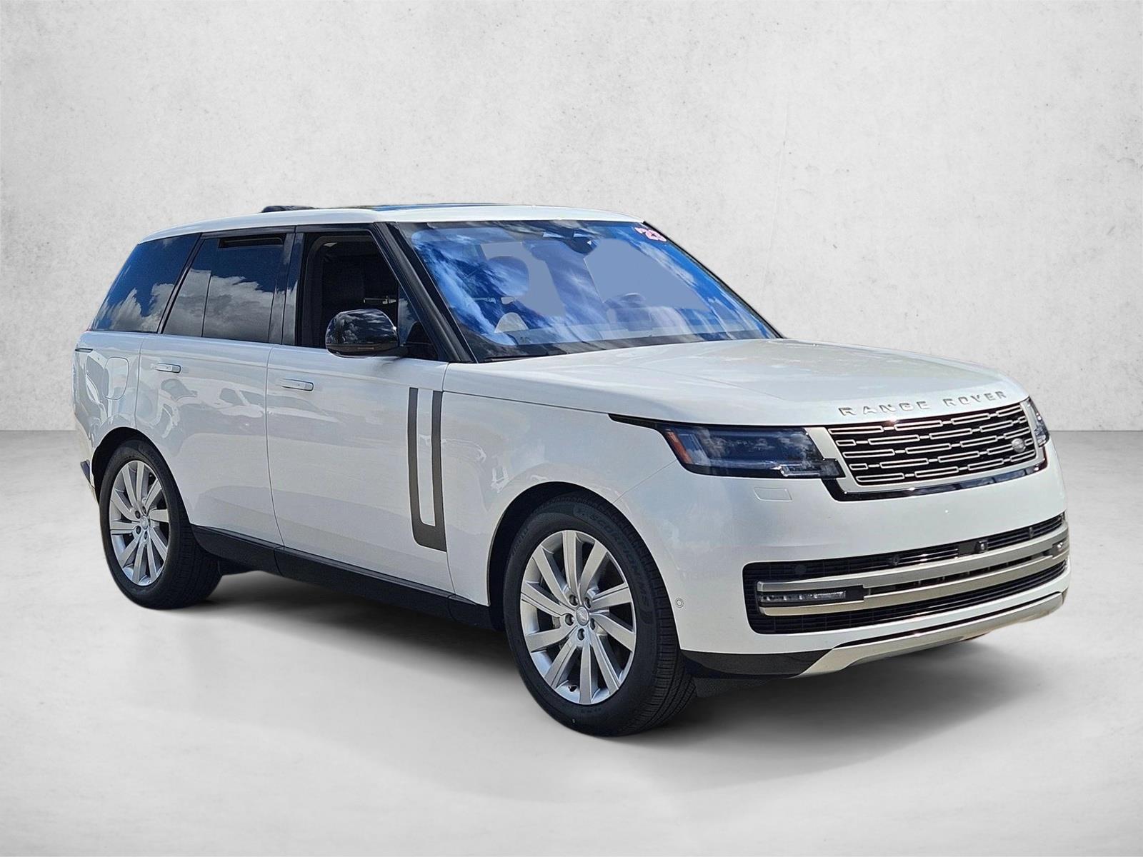 2023 Land Rover Range Rover SE photo 3