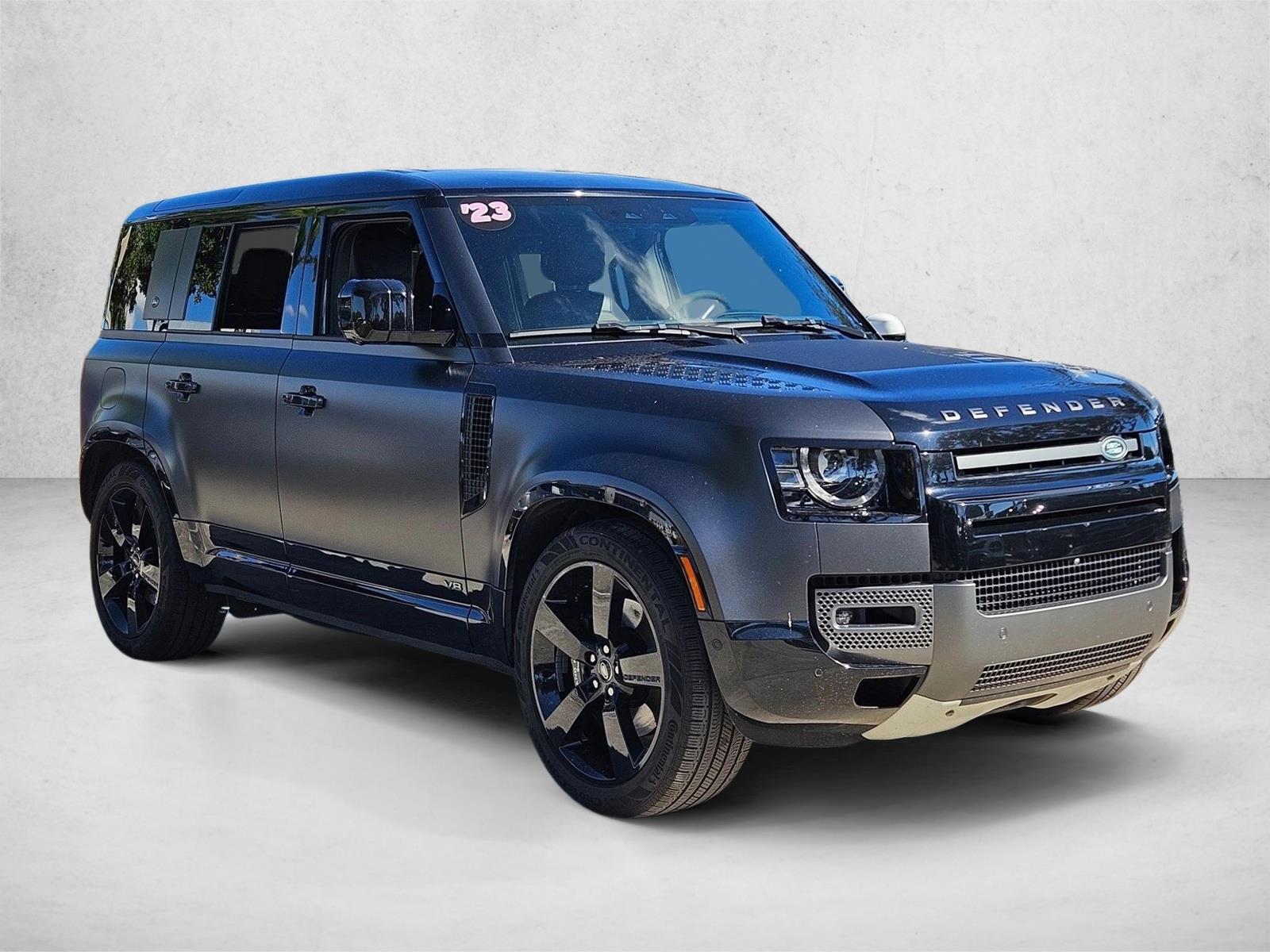 2023 Land Rover Defender 110 V8 photo 3