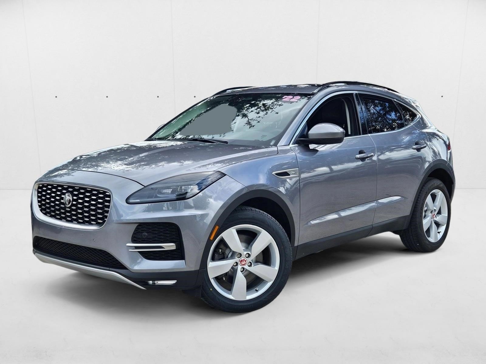 2022 Jaguar E-Pace SE's photo