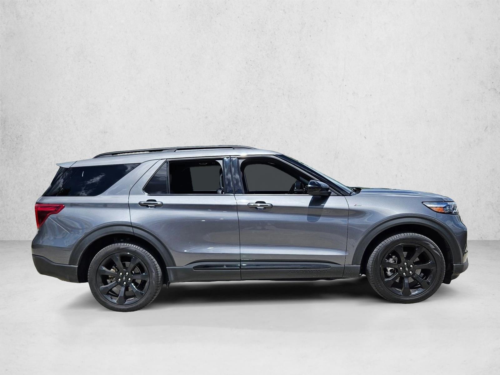 2023 Ford Explorer ST-Line photo 2