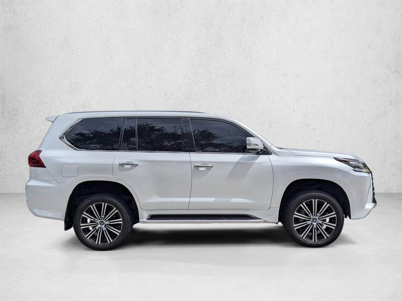 2020 Lexus LX 570 Two-Row photo 4