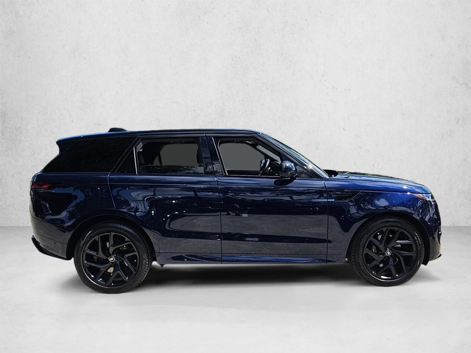 2023 Land Rover Range Rover Sport SE photo 3