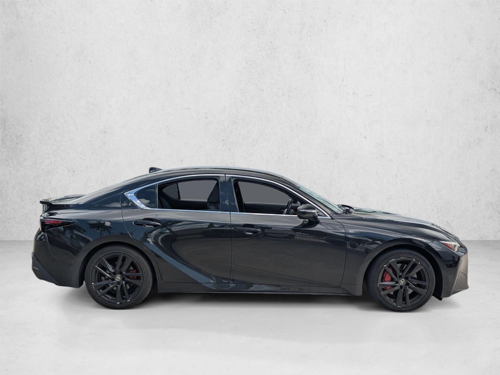 2021 Lexus IS photo 4