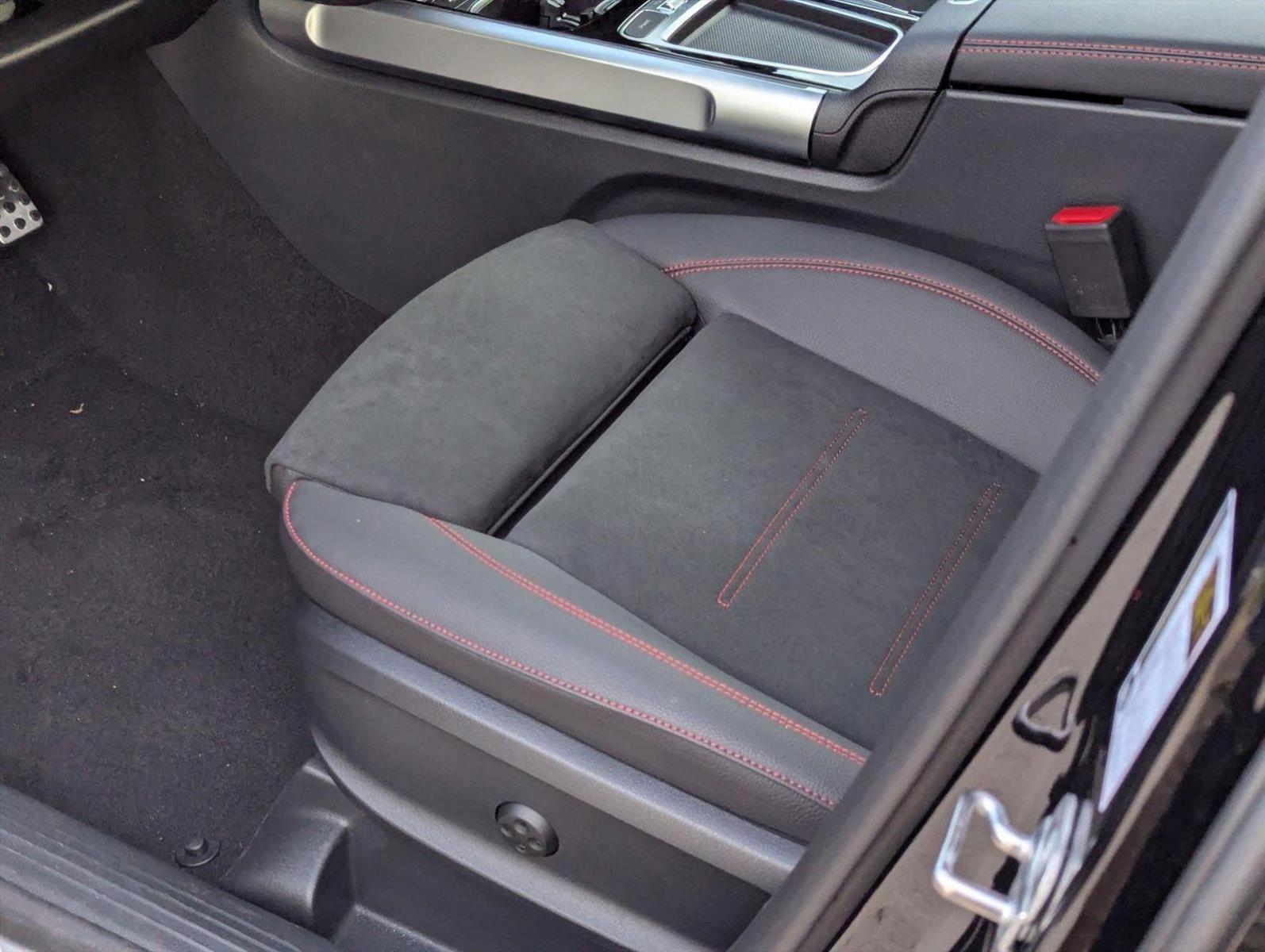 2025 Mercedes Benz GLB AMG 35 4MATIC photo 3
