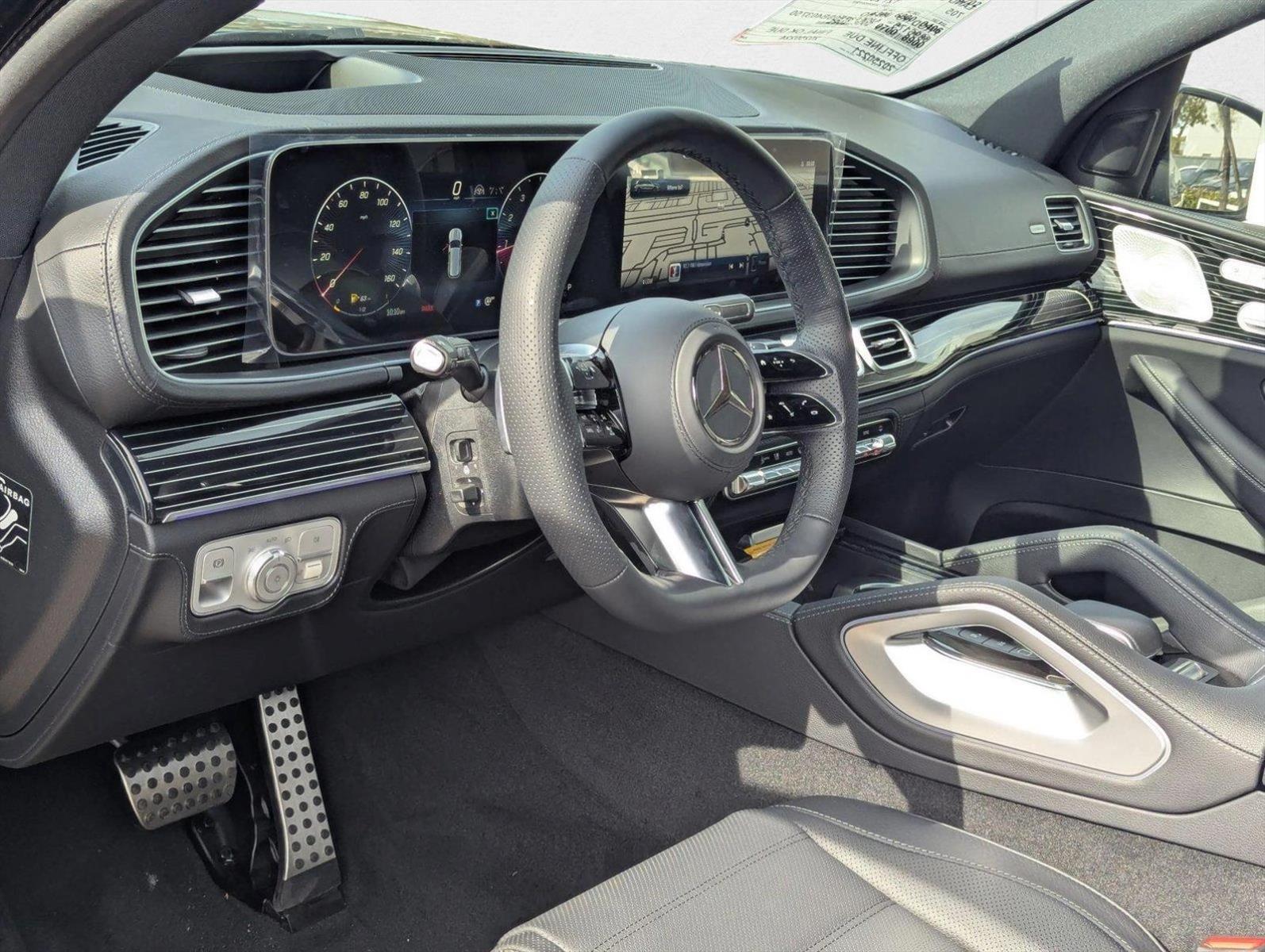 2025 Mercedes Benz GLS 580 4MATIC photo 3