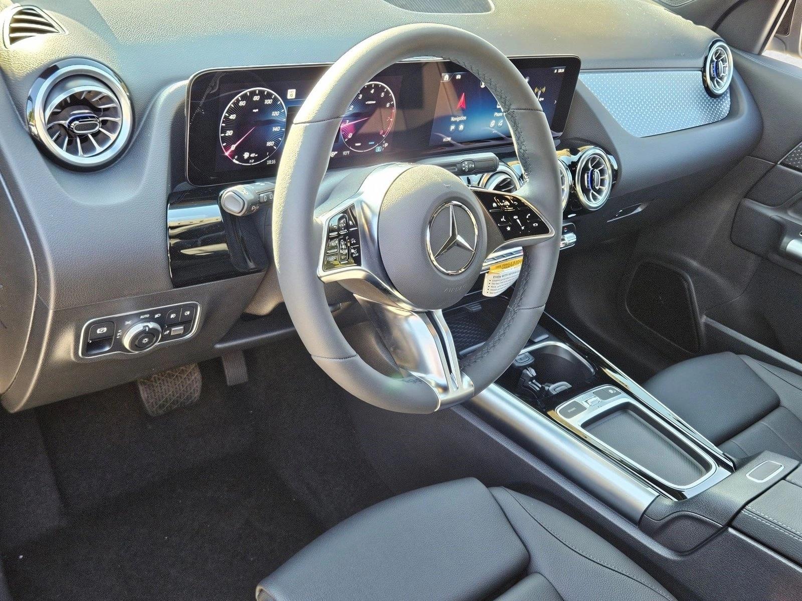 2025 Mercedes Benz GLA 250 photo 2