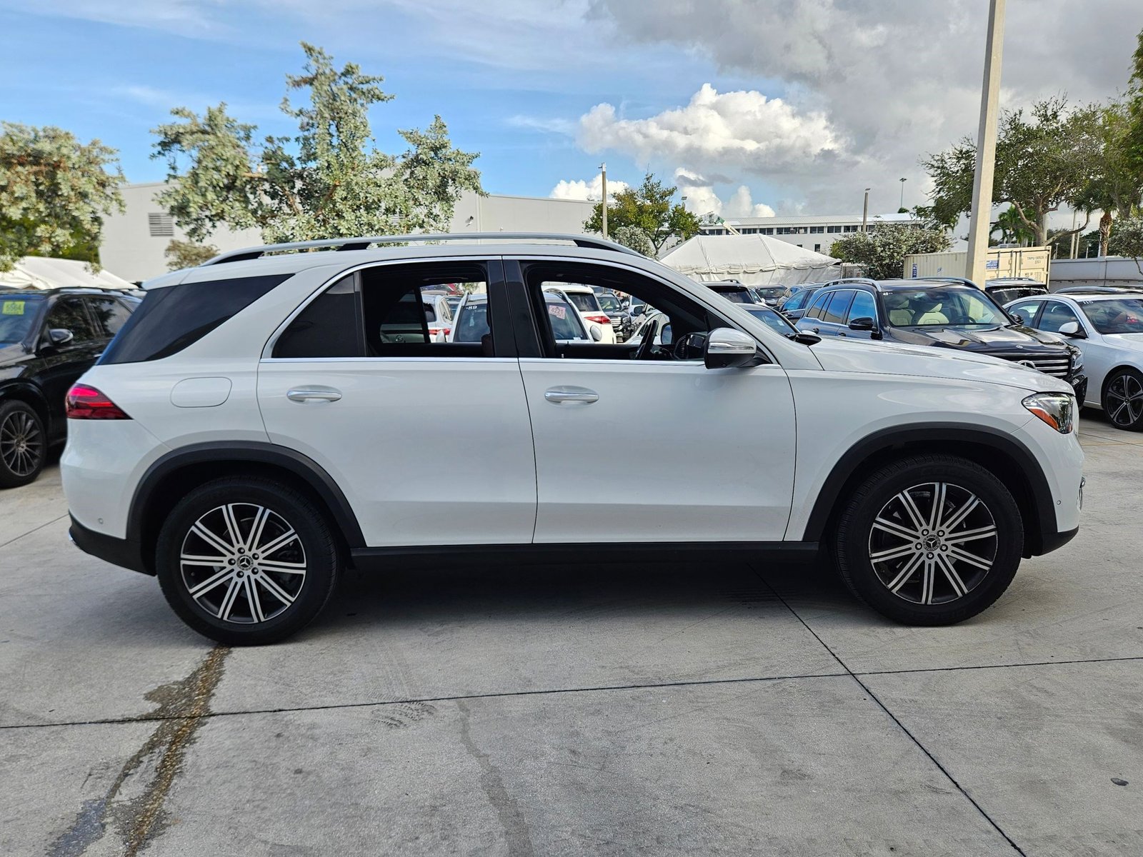 2025 Mercedes Benz GLE 4MATIC photo 4