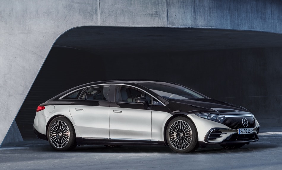 2022 Mercedes-Benz EQS silver/black