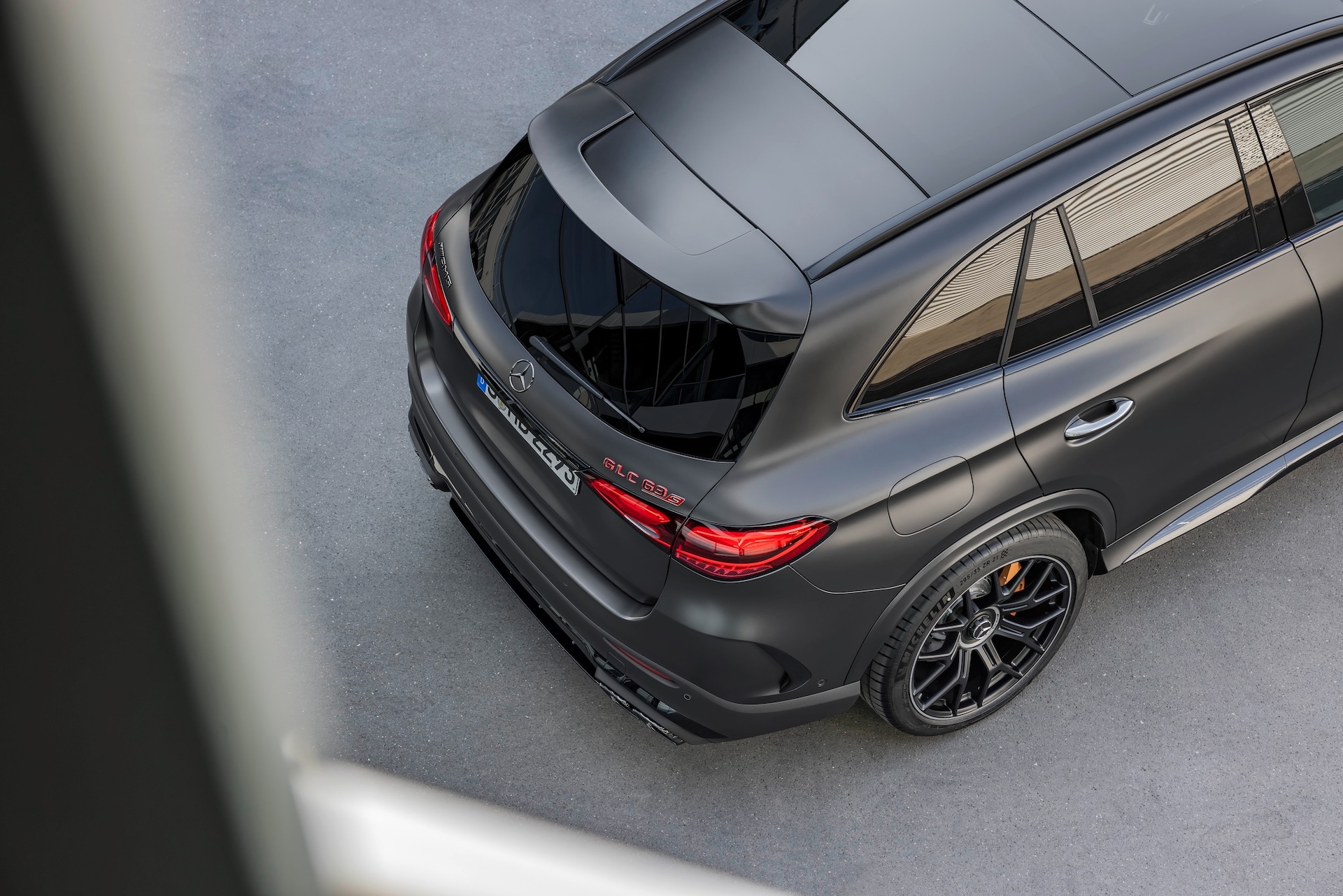 2025_Mercedes-AMG_GLC63SE_rear_roof_spoiler.jpg
