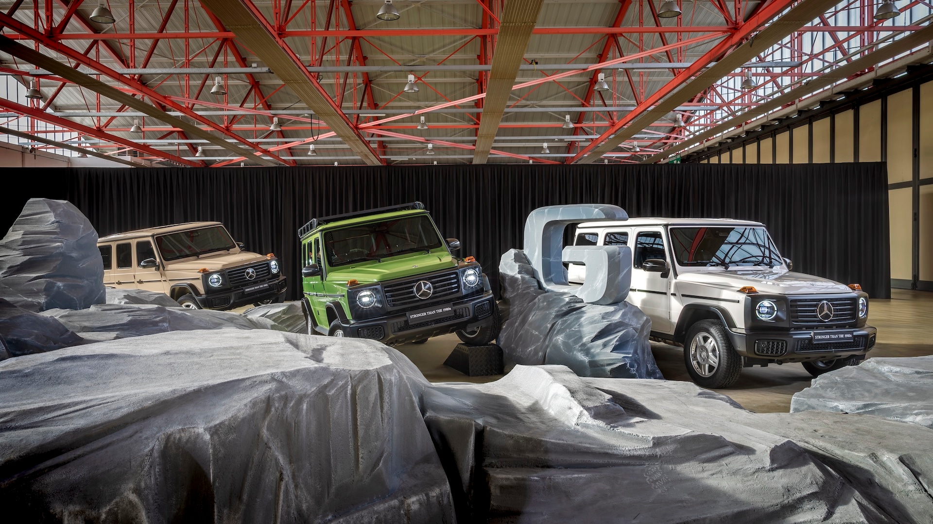 Mercedes-Benz-Strong-Than-The-1980s-G550_models.jpg