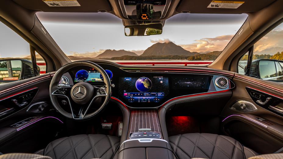 Maybach%20EQS%20dash.jpg