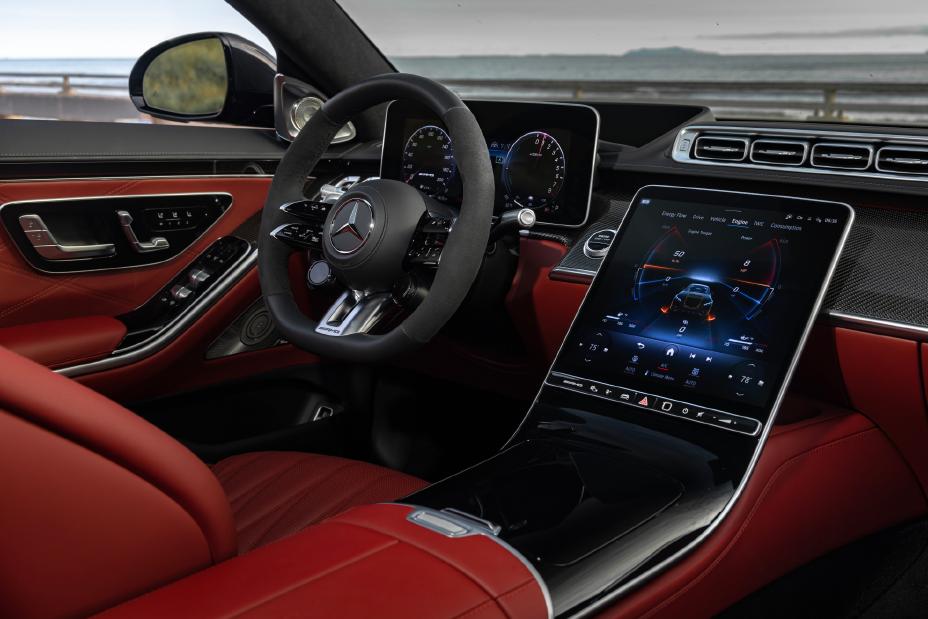 AMG%20S%2063%20driver%20station.jpg