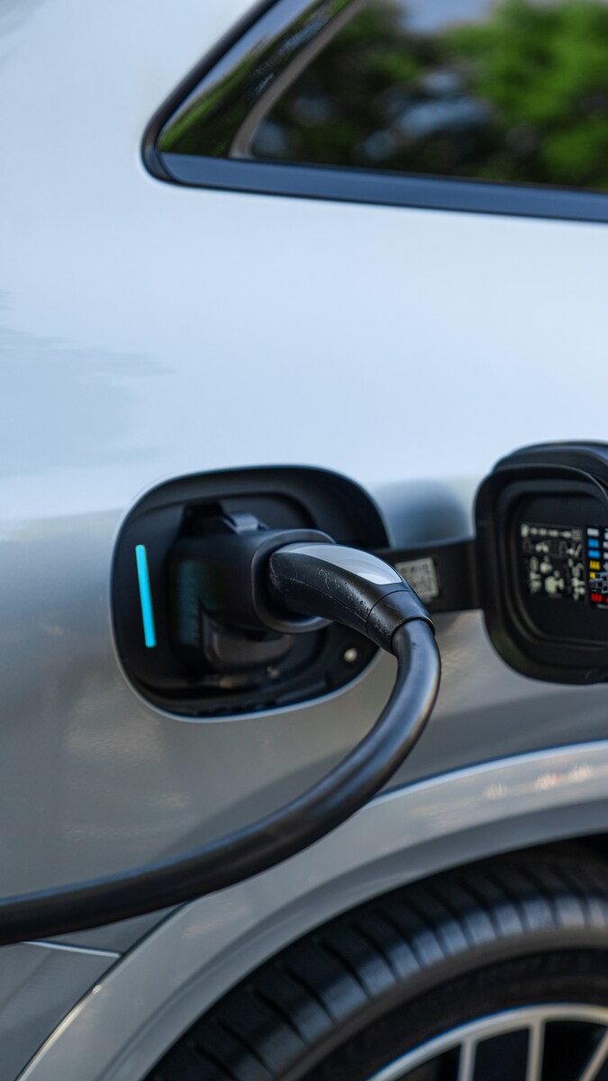 MBUSA%20x%20Tesla%20Supercharger%20Network_2-675x1200.jpg