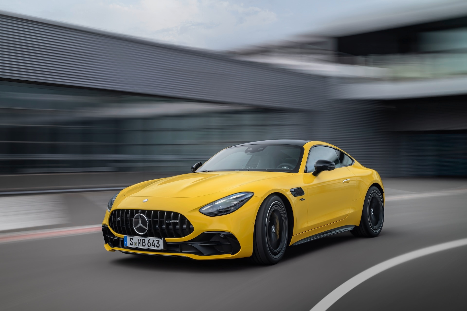2025_Mercedes-AMG_GT_43_driver_1_4.jpg