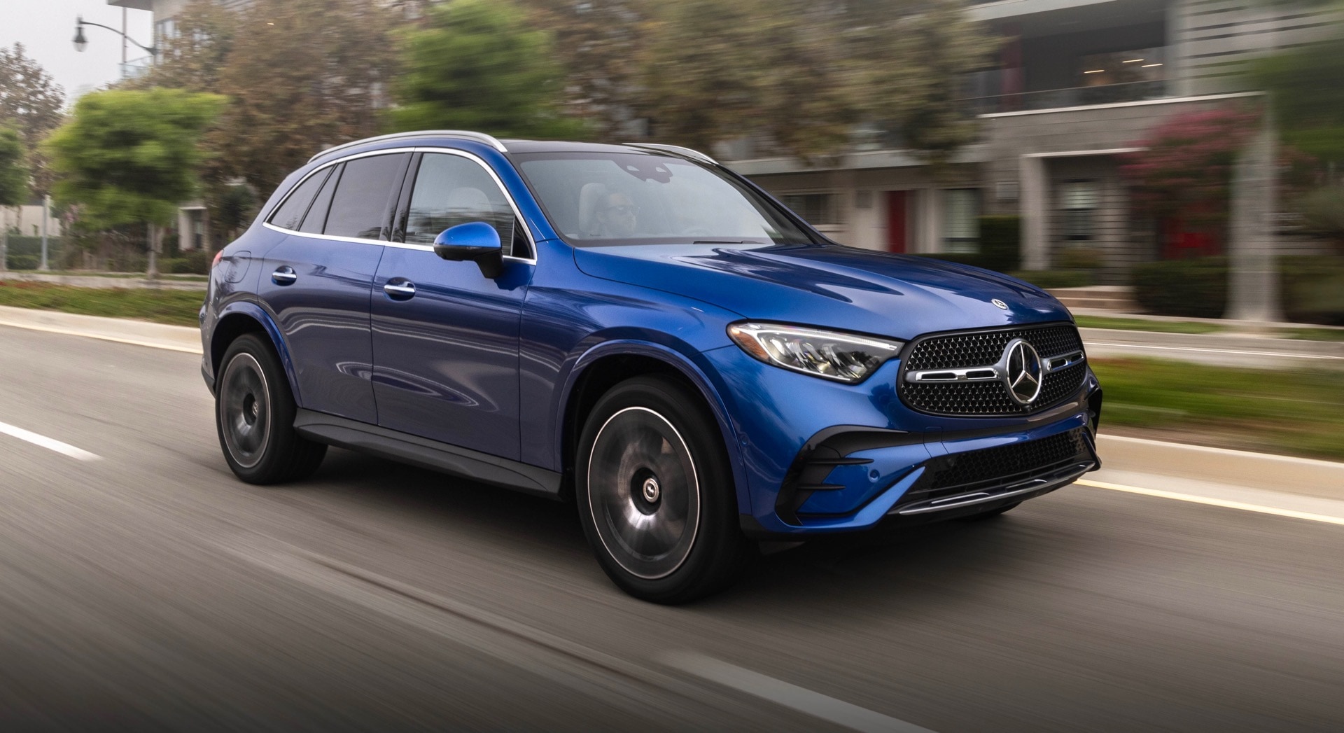 2025_MercedesBenz_GLC350_E4_026-source.jpg
