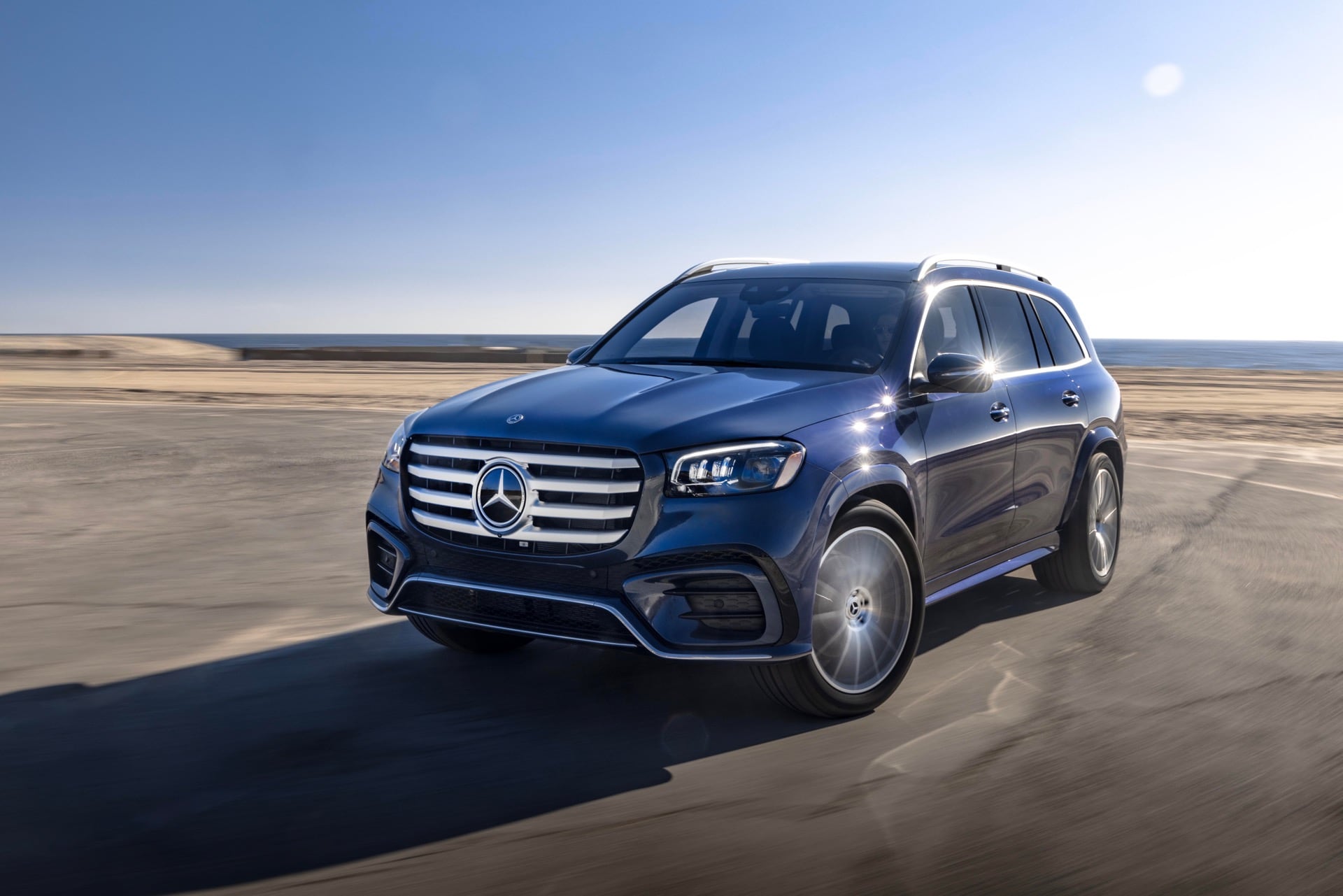 2023_MercedesBenz_GLS450_08-source.jpg