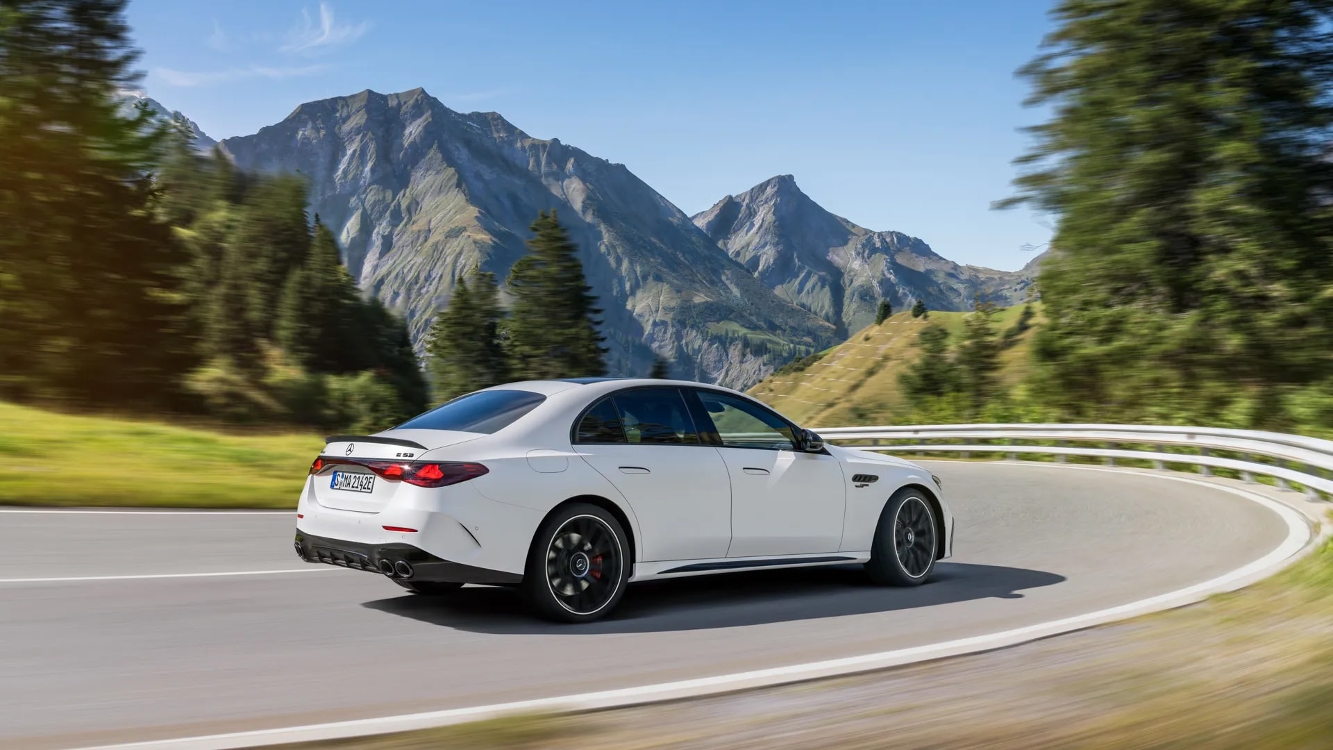 2025-mercedes-amg-e53-plug-in-hybrid-passenger-3.4.jpg