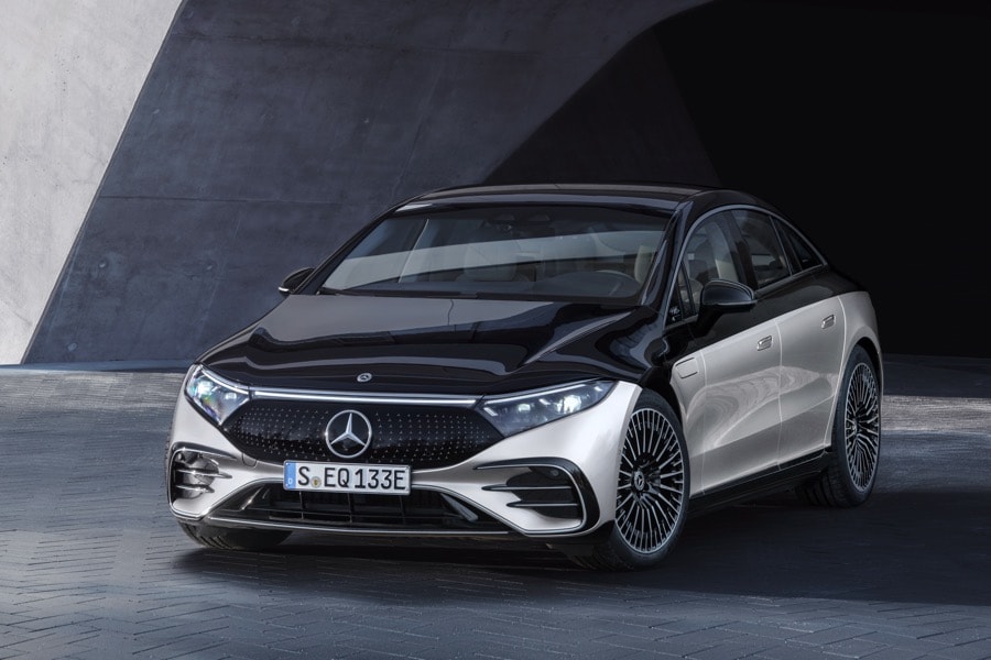 2022 Mercedes-Benz EQS silver and black