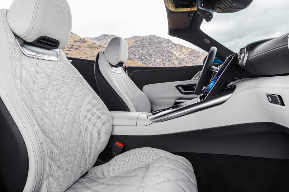 New AMG® SL 43 Interior cockpit in white with quilted leather and more luxurious materials.