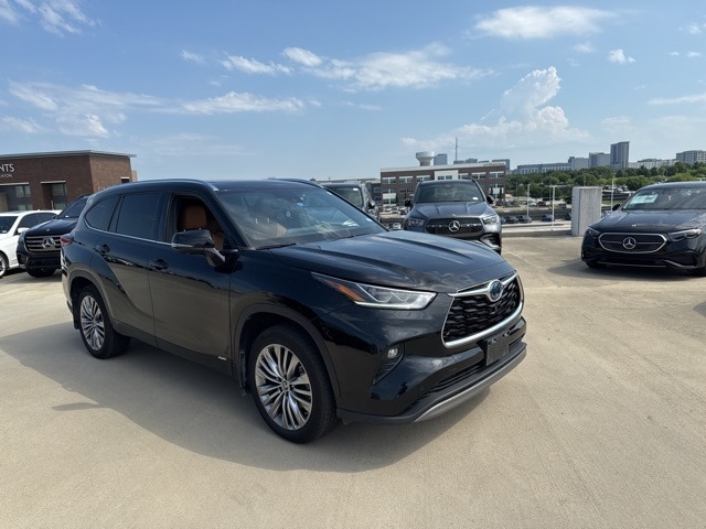 Used 2023 Toyota Highlander Platinum with VIN 5TDEBRCH3PS117987 for sale in Plano, TX