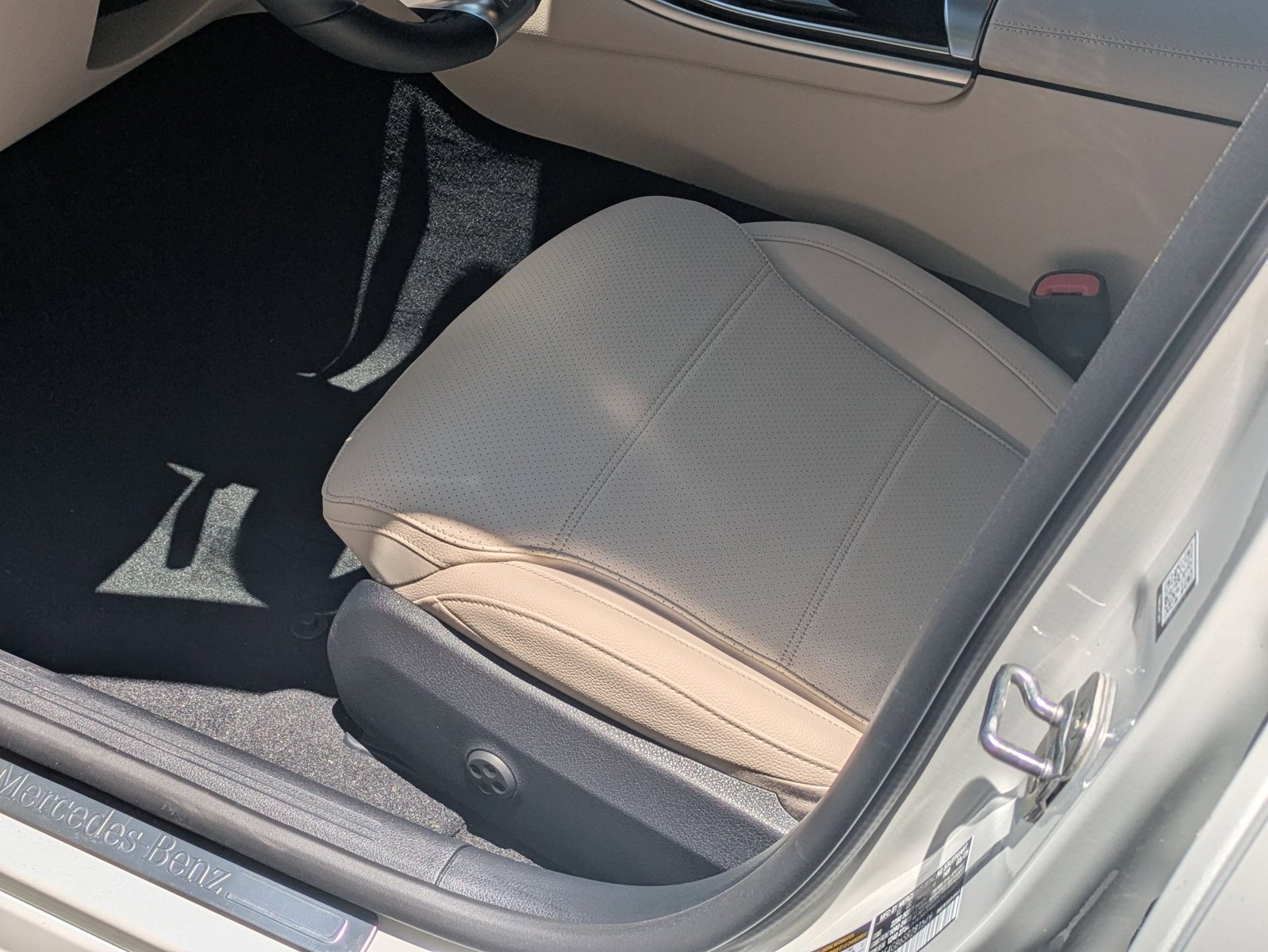 2025 Mercedes Benz C 300 Sedan photo 4