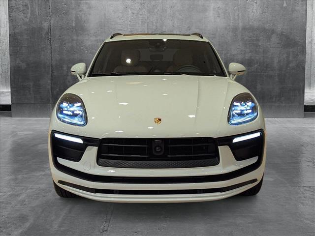 2025 Porsche Macan T photo 2