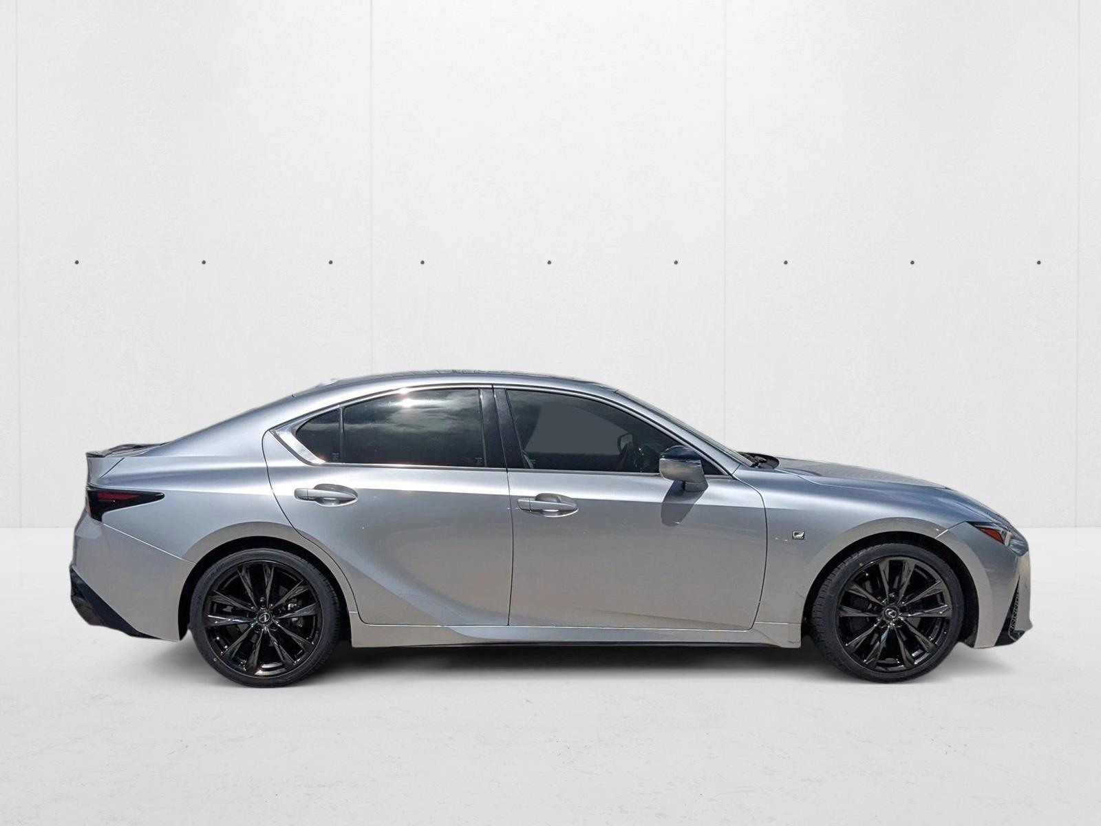2022 Lexus IS 350 F SPORT photo 2
