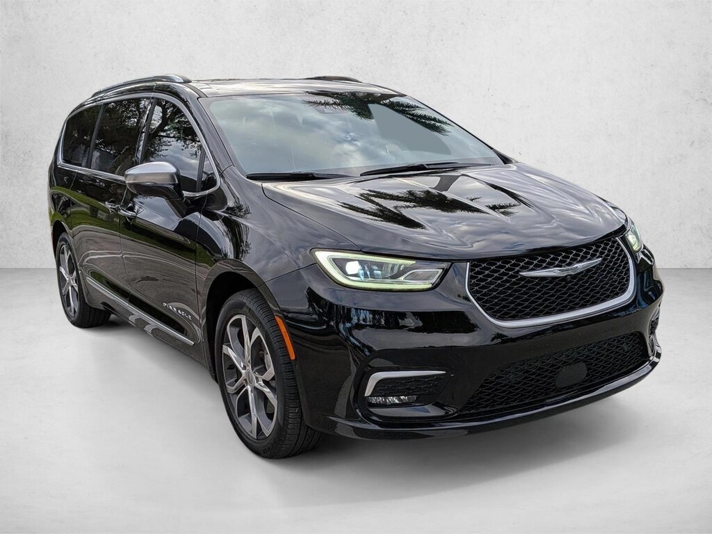 Used 2024 Chrysler Pacifica Pinnacle Van Passenger Van