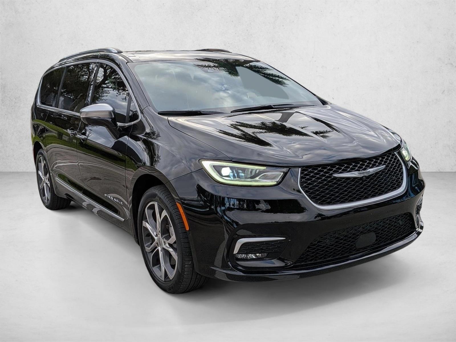 2024 Chrysler Pacifica Pinnacle photo 3