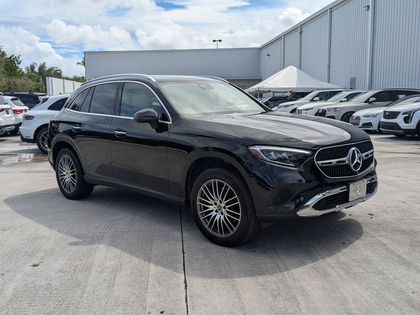 2023 Mercedes Benz GLC 300 photo 2
